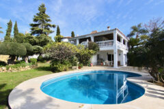 Magnífica VILLA de 4 Dormitorios, 4 Cuartos de Baño en EL PARAÍSO ALTO, con Vistas de Mar y Golf