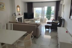 APARTAMENTO en PLANTA ALTA Muy Luminoso y Amplio de 2 Dormitorios, 2 Baños en  PUEBLO CORTES DEL GOLF - EL PARAÍSO, Cerca del Campo de Golf El Paraíso