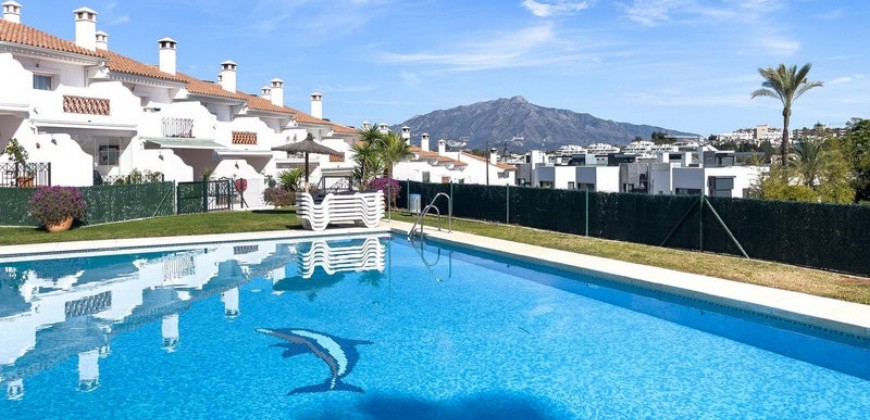 MAGNIFICENT 3 Bedroom, 3 Bathroom TOWNHOUSE in EL PARAISO with Sea and Mountain Views, Private Lift and Garage