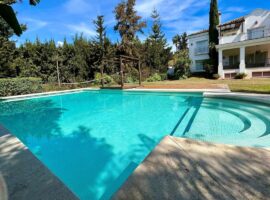 VILLA de 4 Dormitorios, 5 Cuartos de Baño en EL PARAÍSO ALTO