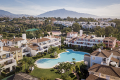 MAISON JUMELÉE SPACIEUSE avec 3 Chambres, 3 Salles de Bains à CORTIJO DEL MAR, Près d'El Paraiso